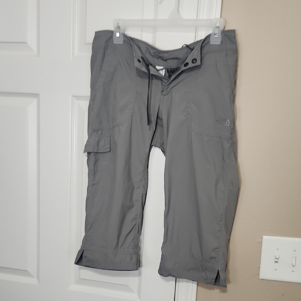 The North Face Gray Cargo Shorts Lightweight Roll-Up
